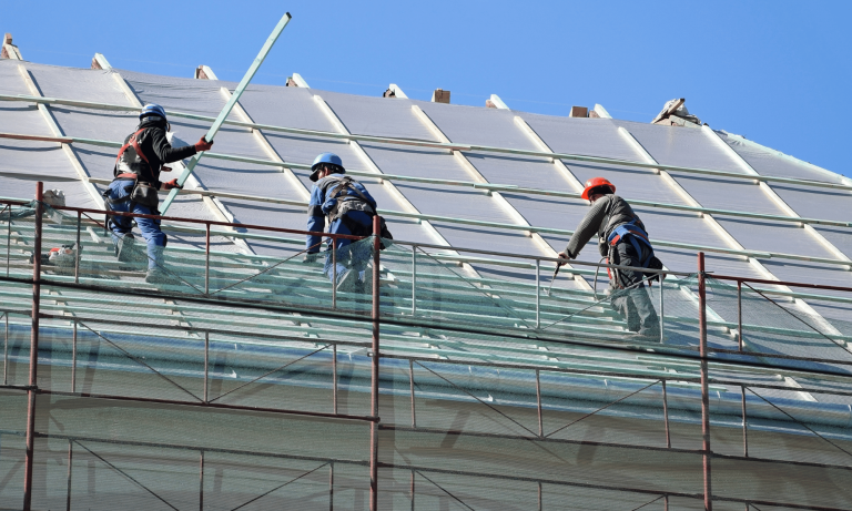 roofing contractors working in commercial building